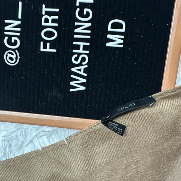 100% Authentic GUCCI Wool & Silk Fringe Monogram Large Shawl Scarf | Tan - Picture 7 of 15
